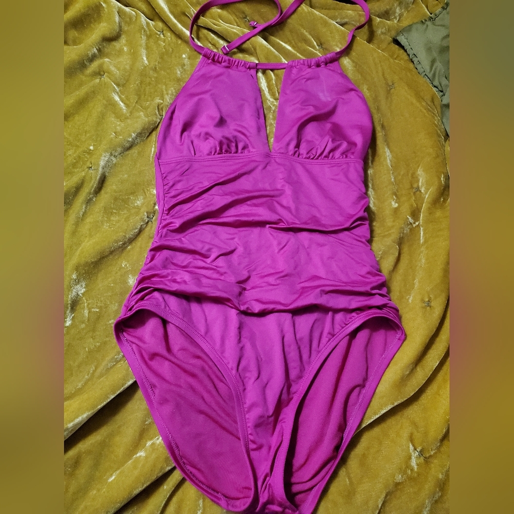 Keyhole Pink One-Piece Ruched Swimsuit Flattering Size 10 Liz Claiborne